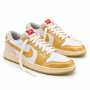 Jordan Low LX Gold White/Gold, foto de estúdio 02