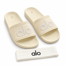 Kit Alo Slide + Tiara beige — par e tiara em estúdio