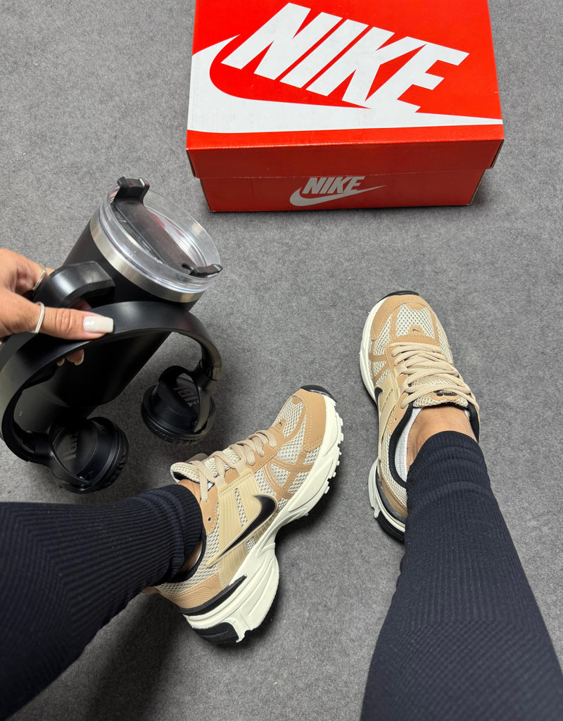 Nike V2k - bege/preto