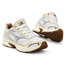 Mizuno Race S – Beige/Caramel — foto de estúdio 3