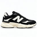 New Balance 9060 Preto/Branco — vista lateral com a ponta à direita