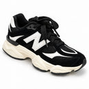 New Balance 9060 Preto/Branco — vista superior oblíqua adaptada