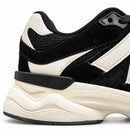 New Balance 9060 Preto/Branco — detalhe lateral do calcanhar adaptado