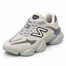 New Balance 9060 - Cinza/Onix - frente em três quartos à esquerda