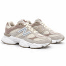 New Balance 9060 - Taupe/Cinza/Off - par em três quartos