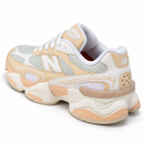 New Balance 9060R bege/salmão - traseira em diagonal