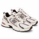 New Balance 530 Off/Café — par em três quartos