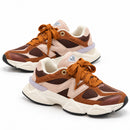 New Balance 9060 Caramelo — par em direções opostas