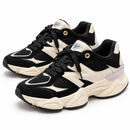New Balance 9060 Preto/Off — par em três quartos