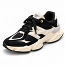 New Balance 9060 Preto/Off — vista frontal em três quartos, ponta à esquerda