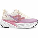 New Balance FuelCell Rebel V5 Off White/Rosê — vista lateral com a ponta para a direita