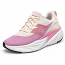 New Balance FuelCell Rebel V5 Off White/Rosê — vista frontal em três quartos, ponta para a esquerda