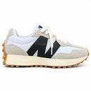 New Balance 327 Branco/Off/Preto — vista lateral com a ponta à direita