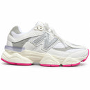 New Balance 9060 Branco/Rosa — vista lateral com a ponta à direita