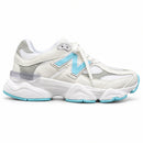 New Balance 9060 Branco/Azul BB — vista lateral com a ponta à direita