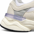 New Balance 9060 Bege/Branco — detalhe lateral do calcanhar