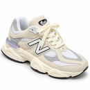 New Balance 9060 Bege/Branco — frontal em três quartos, ponta para a direita