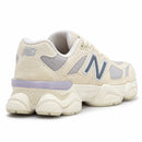 New Balance 9060 Off/Cinza, vista traseira baixa em três quartos, fundo branco