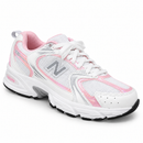 New Balance 530 Branco/Rosa — frontal em três quartos, ponta para a direita