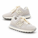 New Balance 574 Off/Cinza — par em três quartos e direções opostas