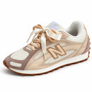 New Balance 204 L Off/Marrom — vista frontal em três quartos, ponta à esquerda