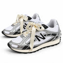 New Balance 204L Branco/Preto — par em três quartos