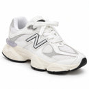 New Balance 9060 Branco/Cinza — frontal em três quartos, ponta para a direita
