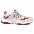New Balance 9060 Off/Bordo, vista lateral com a ponta para a direita, fundo branco