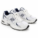 New Balance 530 Branco/Marinho — par em três quartos