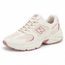 New Balance 530 Off/Rose — vista frontal medial em três quartos, ponta à esquerda