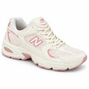 New Balance 530 Off/Rose — vista frontal em três quartos, ponta à direita