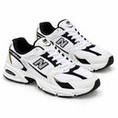 New Balance 530 Branco/Preto — par em três quartos