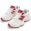 New Balance 9060 Branco/Bordo — par em três quartos