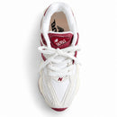 New Balance 9060 Branco/Bordo — vista superior de um tênis