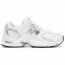 New Balance 530 Branco/Cinza — vista lateral, ponta à direita