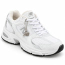 New Balance 530 Branco/Cinza — vista frontal em três quartos, ponta à direita