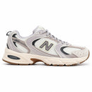 New Balance 530 Off/Lilás — vista lateral, ponta à direita