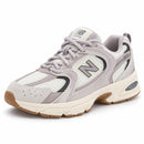 New Balance 530 Off/Lilás — vista frontal em três quartos, ponta à esquerda
