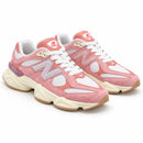 New Balance 9060 Branco/Rosa — par em três quartos