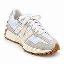 New Balance 327 Branco/Off — vista superior oblíqua adaptada