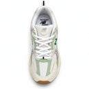 New Balance 530 Branco/Mint, vista superior de um pé, fundo branco