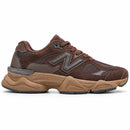 New Balance 9060 Café/Preto — vista lateral, ponta à direita