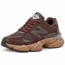 New Balance 9060 Café/Preto — vista frontal em três quartos, ponta à esquerda