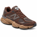 New Balance 9060 Café/Preto — vista frontal em três quartos, ponta à direita