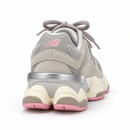 New Balance 9060 – Taupe & Pink — foto 5 em fundo branco