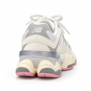 New Balance 9060 White, Grey & Pink — vista traseira