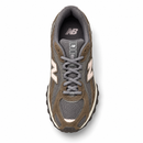 New Balance 204L Leather – Coffee, Graphite & Rose — foto 4 em fundo branco
