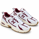 New Balance 530 Branco/Bordo - par em três quartos