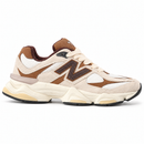 New Balance 9060 – Beige & Hazelnut — foto 5 em fundo branco