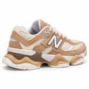 New Balance 9060 – Caramel & Off-White — foto 5 em fundo branco
